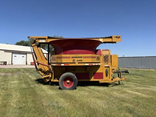 2022 HayBuster H1135